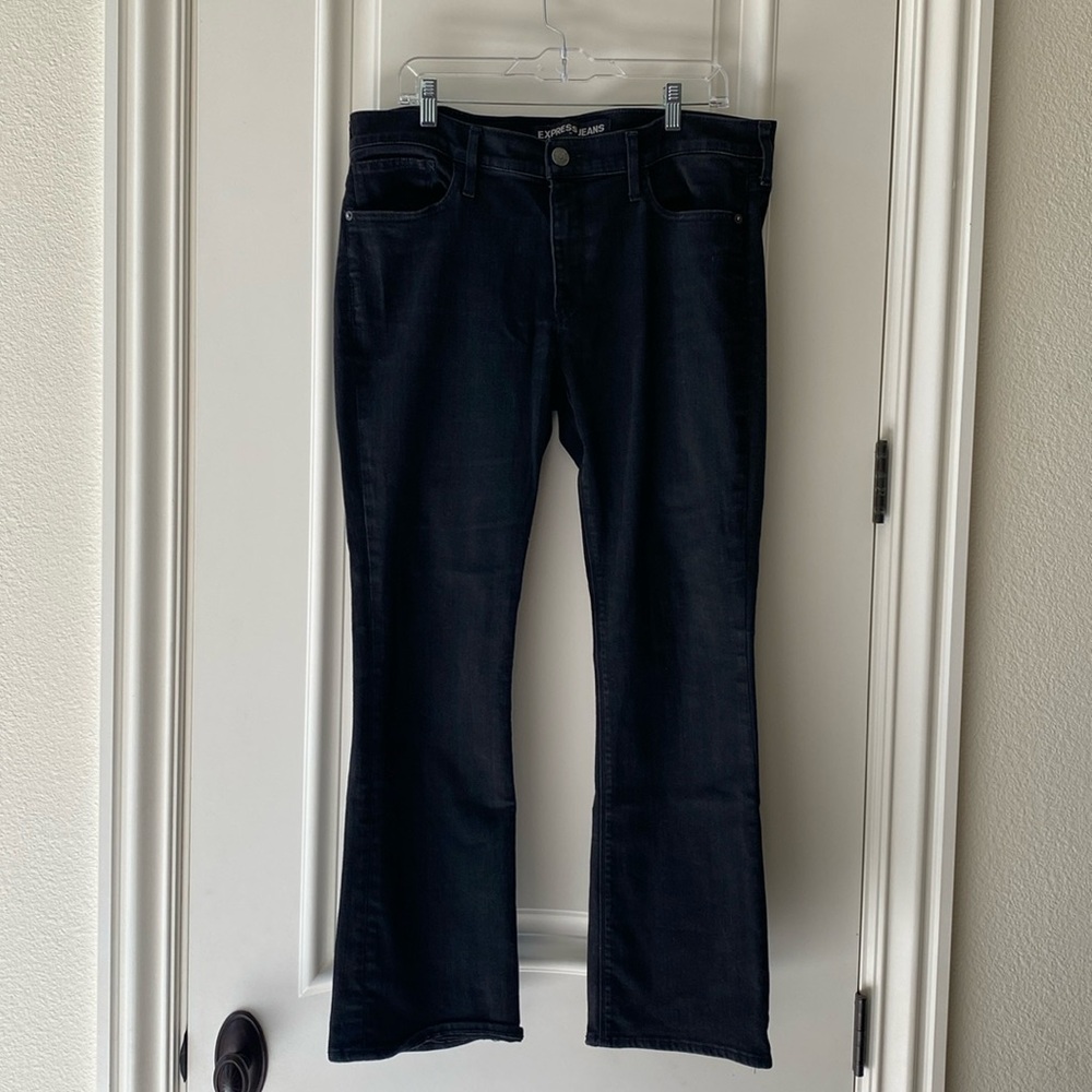 Women’s Express black “Barely Boot” 14 short jeans